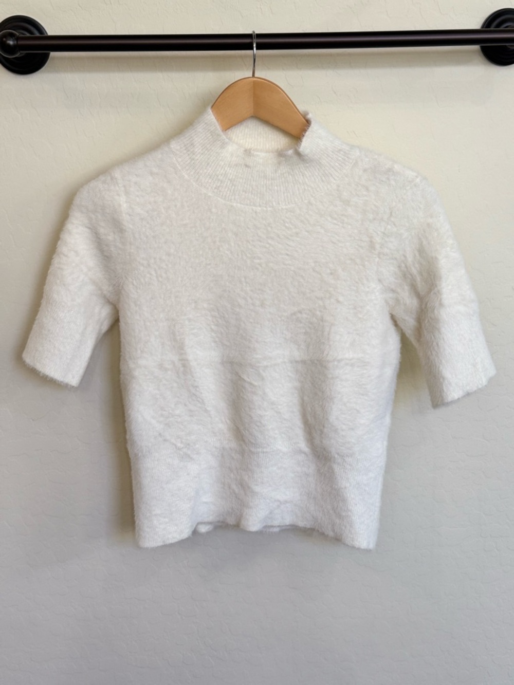 Bailey 44 White Fuzzy Eyelash Knit Mock Neck Short Sleeve Sweater Size Medium